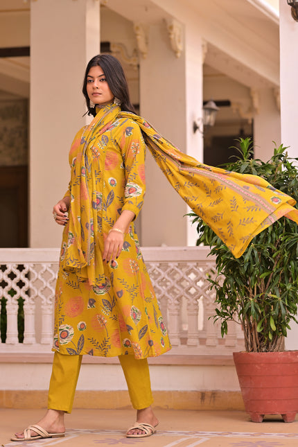 Vaaliyan Heritage Crimson Floral Anarkali Suit with Lace Detail