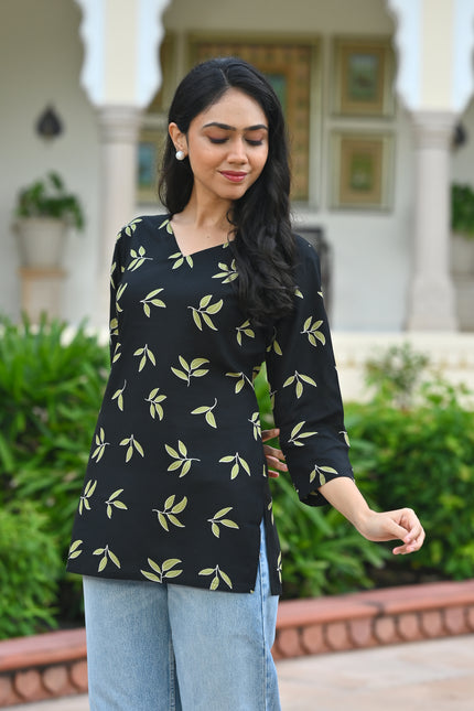 Women's Black Leaf Print V-Neck Casual Top – Elegant Everyday Wear