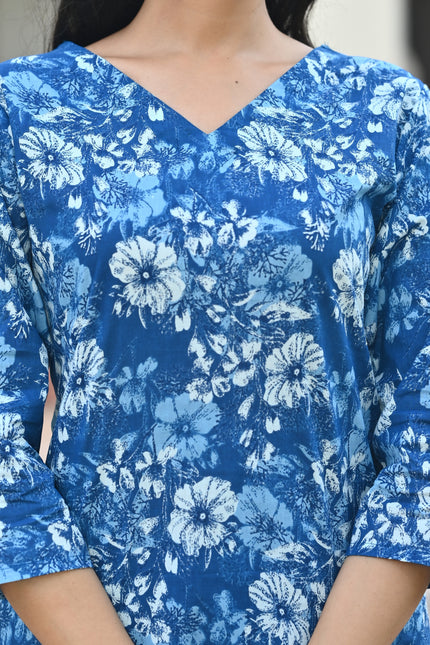 Blue Floral Printed V-Neck Top for Women – Elegant Casual Wear