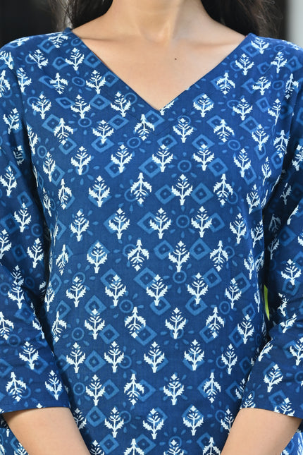 Women's Indigo Blue Printed V-Neck Casual Top – Stylish Everyday Wear