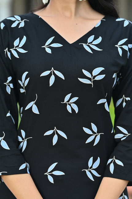 Women's Black Leaf Print V-Neck Casual Top – Stylish Everyday Wear