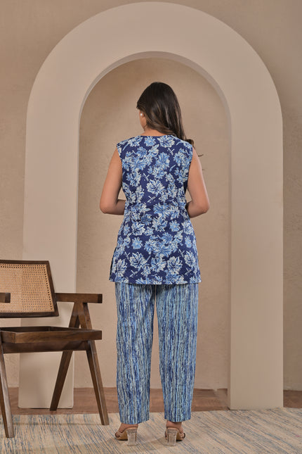 Blue Floral Printed Sleeveless Kurta Set with Pants for Women