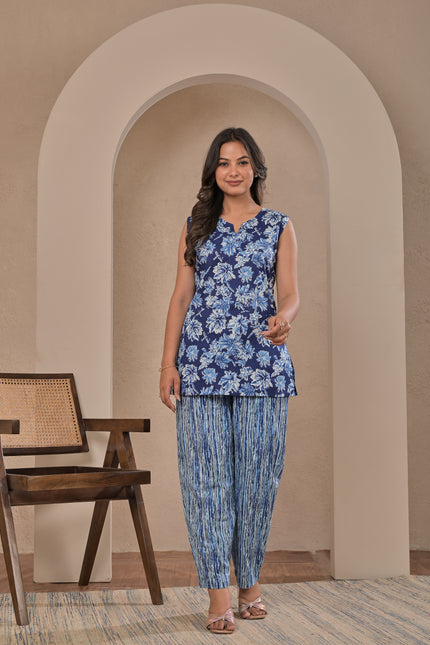 Blue Floral Printed Sleeveless Kurta Set with Pants for Women
