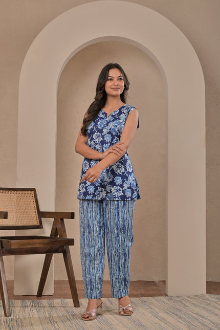 Blue Floral Printed Sleeveless Kurta Set with Pants for Women
